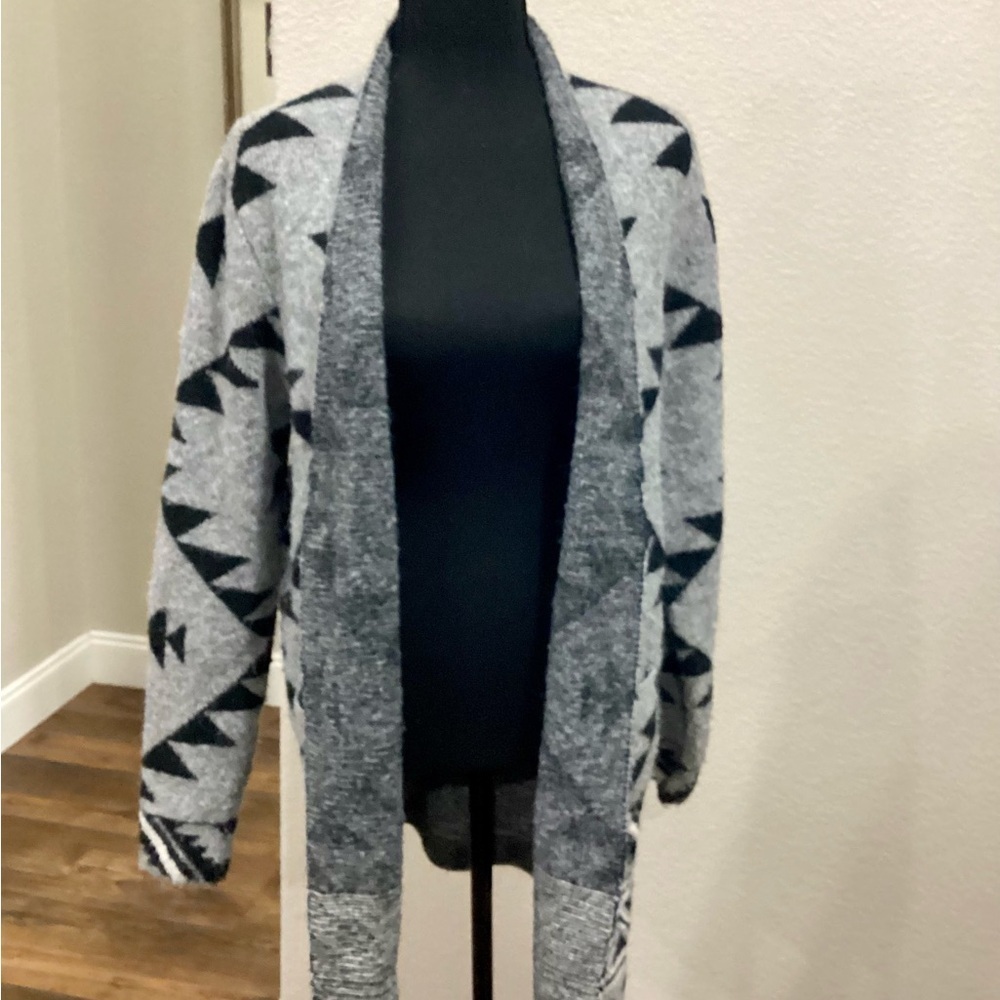 Frye Women's Open Front Knit Cozy Comfy Cardigan in Gray and Black - Picture 4 of 8
